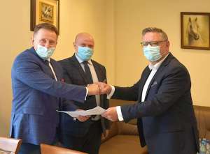 Foto powiat przekazał miastu drogę.jpg